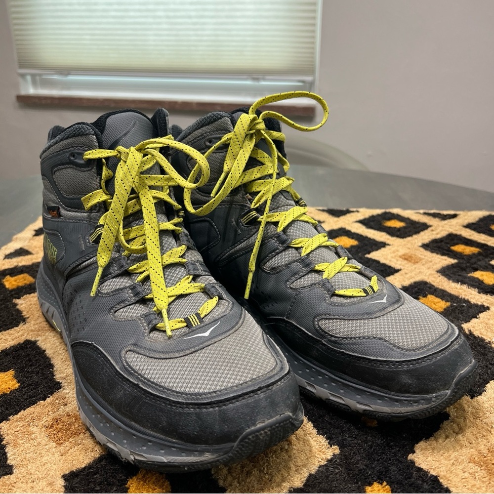 Hoka One One Tor Tech Mens 12-12.5 Mid WP Trail Running Hiking Boots Grey Yellow